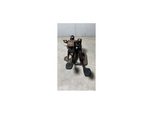 Pedal RENAULT TWINGO II (CN0_) 1.2 16V (CN0K, CN0V, CN0A) (76 hp) 27281930