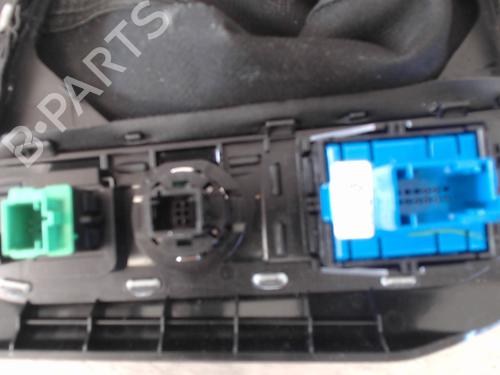 Switch PEUGEOT 3008 II SUV (MC_, MR_, MJ_, M4_) 1.2 THP/ PureTech 130 (MRHNSM, MRHNSU, MRHNSJ, MRHNYW,... | BP25619882I30