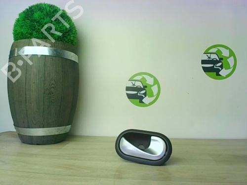 Højre fortil invendig håndtag RENAULT CLIO III (BR0/1, CR0/1) 1.5 dCi (BR17, CR17) (86 hp) 24023715