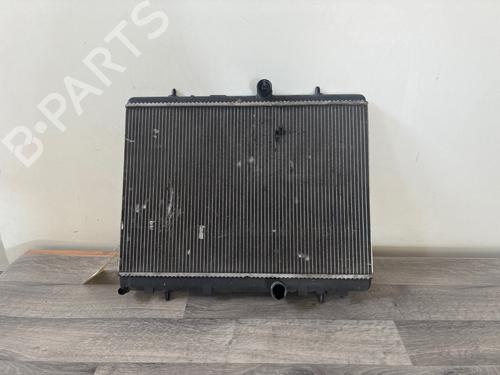 Radiador agua Radiador agua TOYOTA YARIS (_P9_) 1.4 D-4D (NLP90_, NLP90R) (90 hp) 36888979 36888979