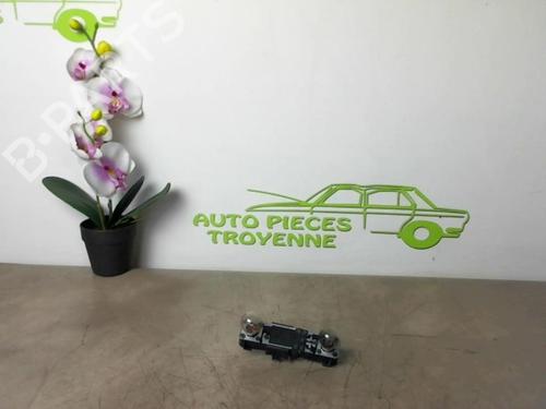 Used Licence plate light RENAULT LAGUNA I (B56_, 556_) 1.6 16V (B568, B561) (107 hp) 24022554