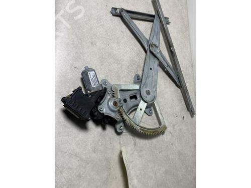 Elevalunas trasero izquierdo TOYOTA COROLLA Verso (ZER_, ZZE12_, R1_) 2.2 D-4D (AUR10_, AUR10R) | BP30808077C24