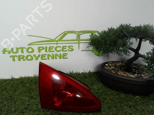 Achterlicht kofferdeksel achterklep links ALFA ROMEO 147 (937_) 1.9 JTD (937.AXD1A, 937.BXD1A, 937.AXV1A, 937.BXB1A,... (115 hp) 25618147