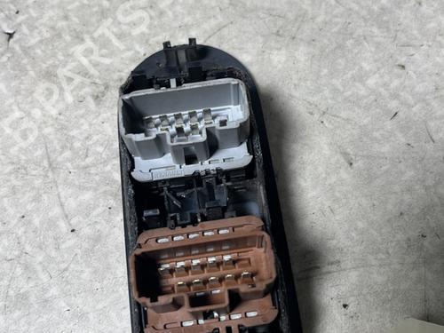 Left front window switch RENAULT MEGANE II (BM0/1_, CM0/1_) 2.0 16V (BM0U, CM0U) | BP32211628I27