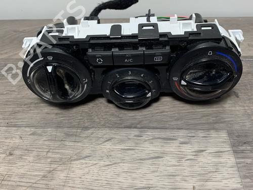 Used Climate control Climate control PEUGEOT 208 I (CA_, CC_) 1.5 BlueHDI 100 (102 hp) 39382686 39382686