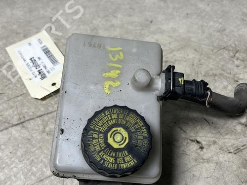 brake-master-cylinder-toyota-yaris-_p1_-1999-2000-2001-2002-2003-2004-2005-31085530 main image