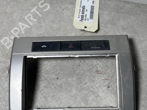 Used Middle console Middle console TOYOTA COROLLA Verso (ZER_, ZZE12_, R1_) 2.2 D-4D (AUR10_, AUR10R) (136 hp) 30713124 30713124