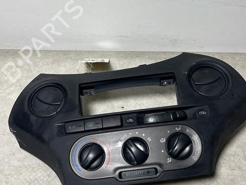 Commande Chauffage TOYOTA YARIS (_P1_) 1.4 D-4D (NLP10_, NLP10R) (75 hp) 33119968