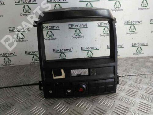 Used Warning switch KIA SORENTO I (JC) 2.5 CRDi 4WD (140 hp) 4528563