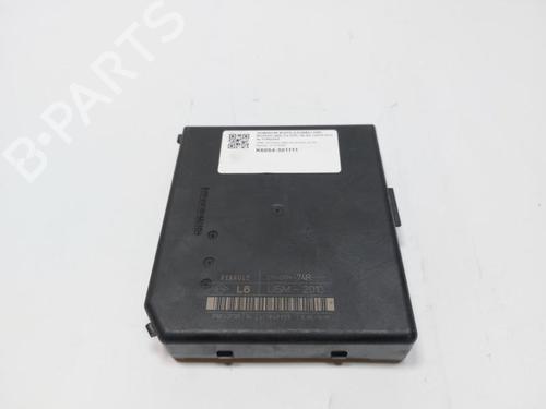 Used Fuse box OPEL MOVANO B Bus (X62) 2.3 CDTI FWD (JV) (125 hp) 30898839