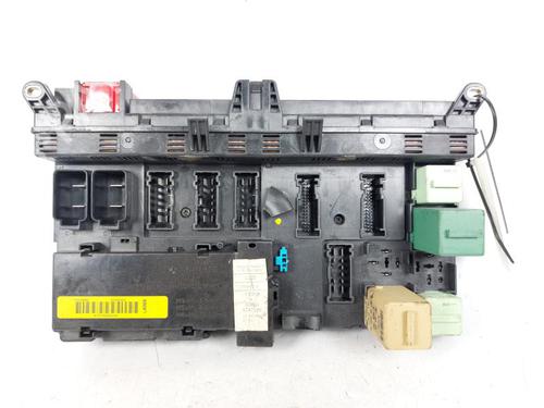 Used Fuse box LAND ROVER RANGE ROVER III (L322) 3.0 D 4x4 (177 hp) 15167189