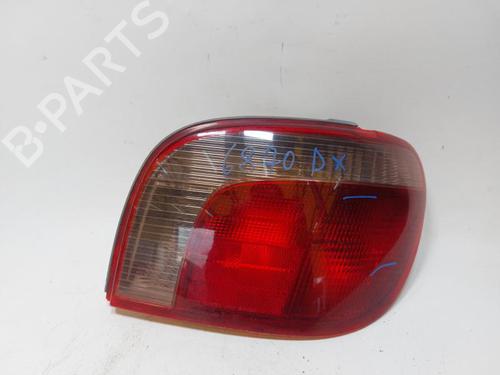Feu arrière droit TOYOTA YARIS (_P1_) 1.0 (SCP10_, SCP10R) (68 hp) 33198322