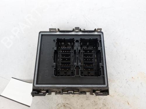 Used Fuse box Fuse box 15157717 15157717