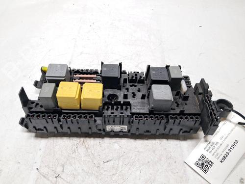 Used Fuse box MERCEDES-BENZ SPRINTER 3,5-t Platform/Chassis (B907, B910) 314 CDI (910.131, 910.133, 910.030) (143 hp) 33198051