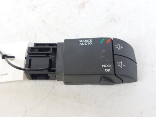 Used Steering column stalk RENAULT CLIO IV (BH_) 1.2 16V (73 hp) 15175896