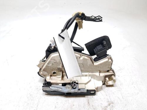 Venstre foran lås VW GOLF VI (5K1) 1.6 TDI (105 hp) 31082259