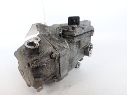 Used AC compressor AC compressor TOYOTA YARIS (_P13_) 1.5 Hybrid (NHP130_, NHP130) (101 hp) 15171632 15171632