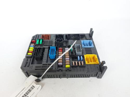 Used Fuse box Fuse box 19582421 19582421