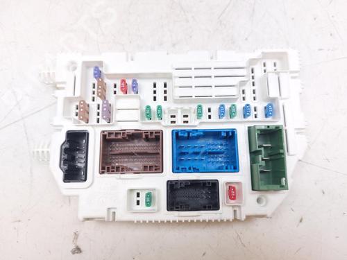 Used Fuse box PEUGEOT 308 SW III (FC_, FJ_, FR_, F4_, FN_) Hybrid 180 (F4DGXT) (181 hp) 25810518