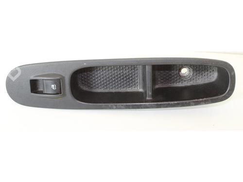 Used Left front window switch Left front window switch LANCIA YPSILON (312_) 1.2 Bi-fuel (312.YXA1A) (69 hp) 22753928 22753928