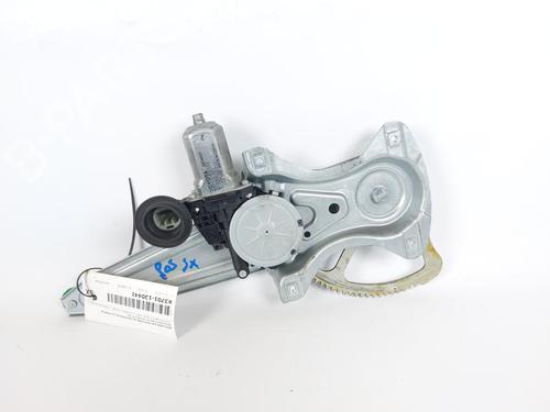 Used Left rear window motor Left rear window motor TOYOTA YARIS (_P13_) 1.5 Hybrid (NHP130_, NHP130) (101 hp) 21261767 21261767