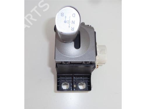 Used Shift knob Shift knob TOYOTA PRIUS Liftback (_W2_) 1.5 Hybrid (NHW20_, NHW20R) (112 hp) 15140031 15140031