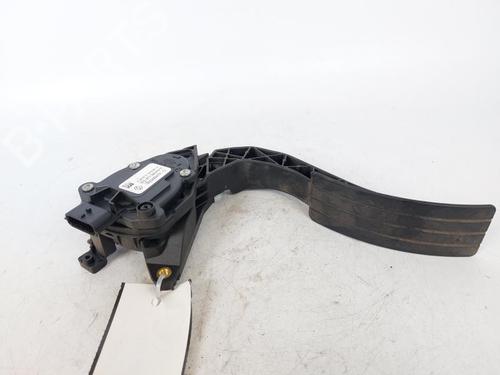 Pedal RENAULT CAPTUR I (J5_, H5_) 0.9 TCe 90 (90 hp) 15171744