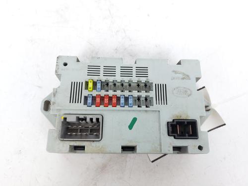 Used Fuse box JAGUAR XE (X760) 2.0 D AWD (180 hp) 15172321