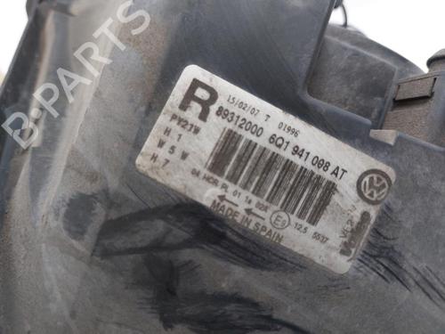 Right headlight VW POLO IV (9N_, 9A_) 1.2 12V | BP29584157C29 
