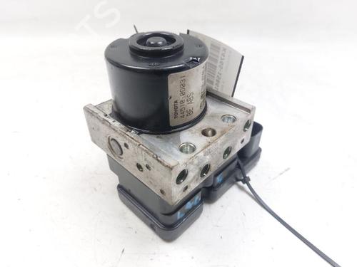 ABS Bremseaggregat TOYOTA YARIS (_P9_) 1.0 VVT-i (KSP90_, KSP90R) (69 hp) 29383693