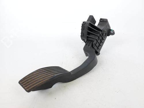 pedal-fiat-500l-351_-352_-2012-23880805 main image