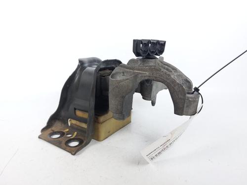 Used Engine mount Engine mount DACIA SANDERO II 1.5 dCi 75 / Blue dCi 75 (B8JW, B8M4, B8AH, B8M7, B8M6) (75 hp) 15162607 15162607