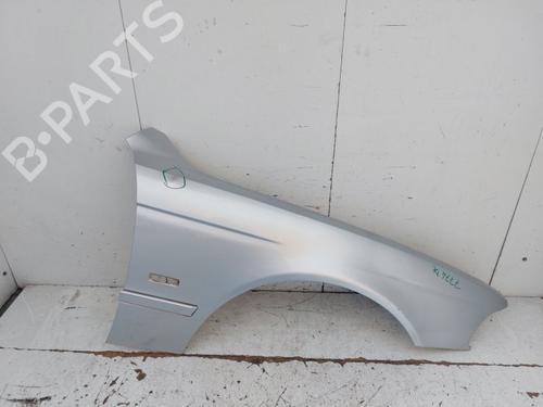 Guarda-lamas direito Guarda-lamas direito BMW 5 (E39) 520 i (150 hp) 36525528 36525528