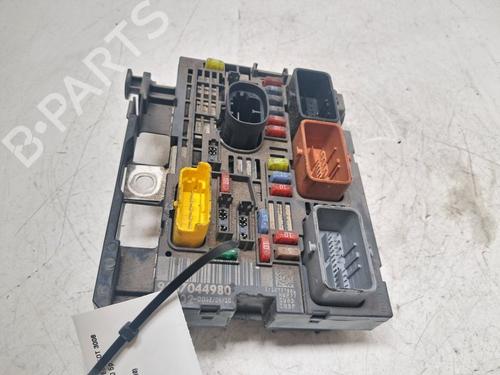 Used Fuse box Fuse box PEUGEOT 3008 I MPV (0U_) 1.6 HDi (109 hp) 40255591 40255591
