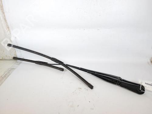 Used Front windshield wiper arm Front windshield wiper arm BMW 1 (F40) 118 i (140 hp) 19505232 19505232