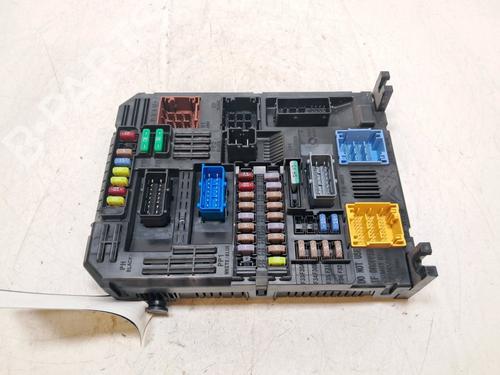 Used Fuse box Fuse box 37259683 37259683