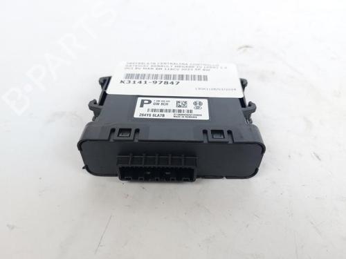 Used Engine control unit (ECU) RENAULT MEGANE IV Saloon 1.5 Blue dCi 115 (LVA6) (115 hp) 17380253