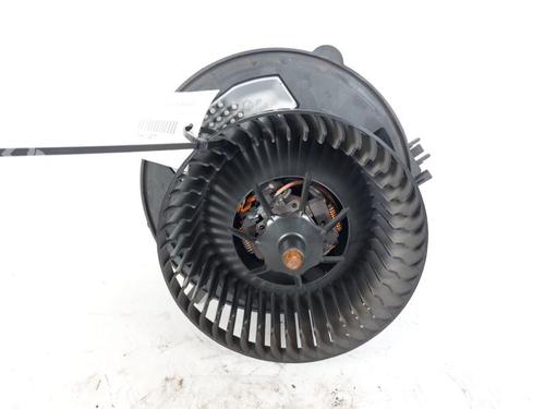 Used Heater blower motor SKODA OCTAVIA III Combi (5E5, 5E6) 1.6 TDI (115 hp) 19877361