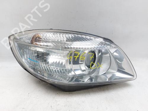 Used Right headlight SKODA ROOMSTER (5J7) 1.4 TDI (80 hp) 29390738