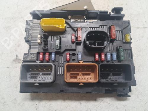 Used Fuse box Fuse box 38642000 38642000