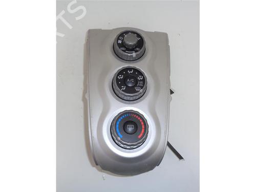 Used Climate control TOYOTA YARIS (_P9_) 1.0 VVT-i (KSP90_, KSP90R) (69 hp) 15140099