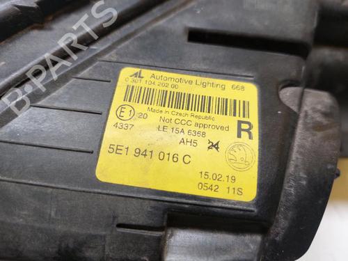Right headlight SKODA OCTAVIA III Combi (5E5, 5E6) 1.6 TDI | BP30898732C29