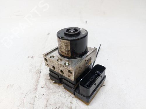 Used ABS pump ABS pump TOYOTA YARIS (_P9_) 1.4 D-4D (NLP90_, NLP90R) (90 hp) 33840227 33840227