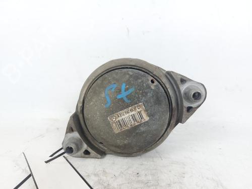 Used Engine mount Engine mount MERCEDES-BENZ E-CLASS (W212) E 220 BlueTEC (212.001) (177 hp) 17862411 17862411