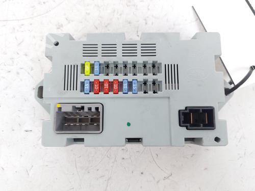 Used Fuse box Fuse box JAGUAR XE (X760) 2.0 D (180 hp) 21083163 21083163