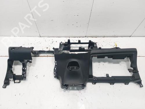 Used Dashboard Dashboard TOYOTA YARIS (_P13_) 1.5 Hybrid (NHP130_, NHP130) (101 hp) 21261762 21261762