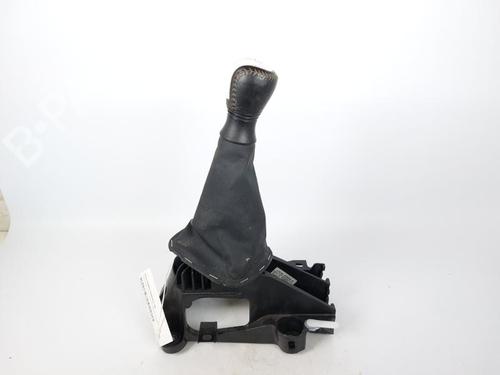 Used Shift knob TOYOTA YARIS (_P13_) 1.0 (KSP130_, KSP130) (69 hp) 15167824