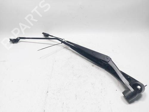 front-windshield-wiper-arm-nissan-juke-f16_-2019-30802656 main image
