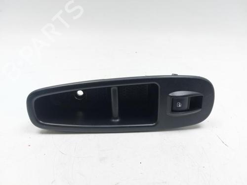 right-front-window-switch-fiat-500l-351_-352_-2012-24540374 main image