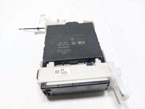 Used Fuse box TOYOTA YARIS (_P21_, _PA1_, _PH1_) 1.5 Hybrid (MXPH10, MXPH11) (116 hp) 31036586